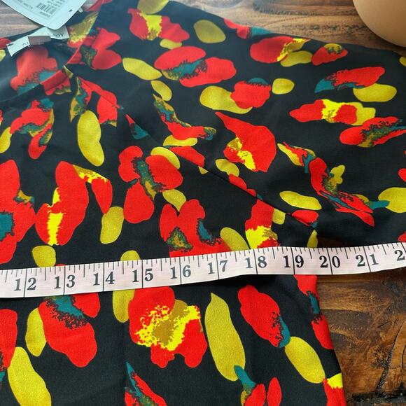 Evereve Allison Joy Reyna Leopard Smocked Long Sleeve Top NWT Size Small - Picture 8 of 9